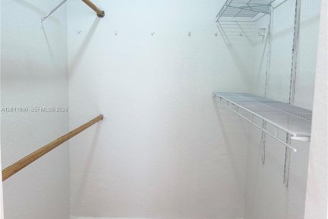 Снять в аренду кондоминиум в Хайалиа, Флорида 3 спальни, 89.84м2, № 2074928 - фото 16