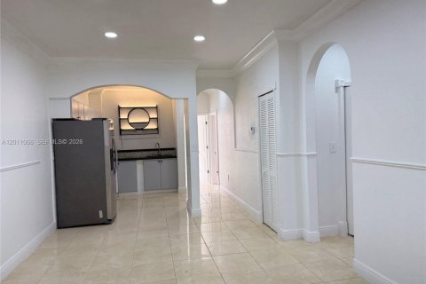 Снять в аренду кондоминиум в Хайалиа, Флорида 3 спальни, 89.84м2, № 2074928 - фото 5