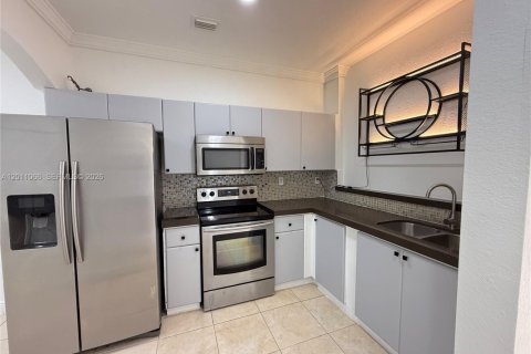 Снять в аренду кондоминиум в Хайалиа, Флорида 3 спальни, 89.84м2, № 2074928 - фото 6