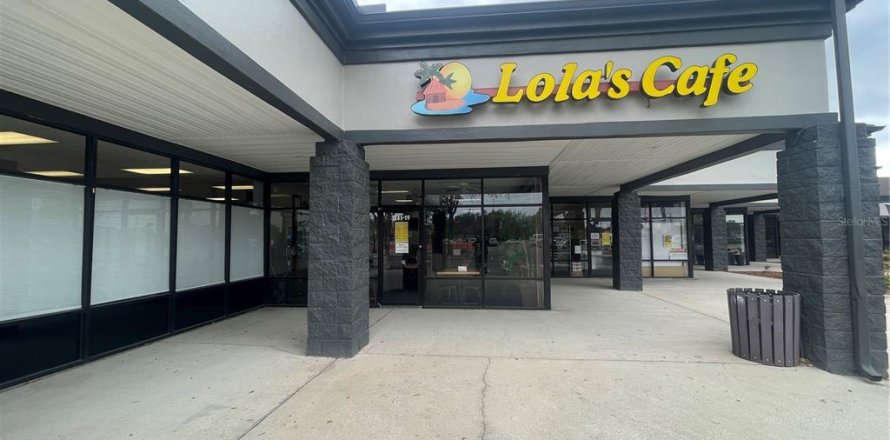 Commercial property in Orange Park, Florida № 1616711