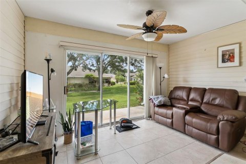 Condo in Sun City Center, Florida, 2 bedrooms № 2210205 - photo 12