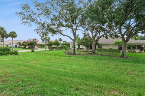 Condo in Sun City Center, Florida, 2 bedrooms № 2210205 - photo 15