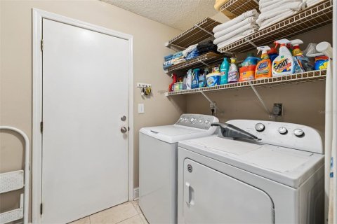 Condo in Sun City Center, Florida, 2 bedrooms № 2210205 - photo 13