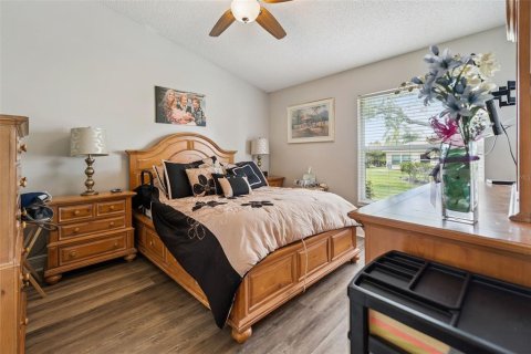 Condo in Sun City Center, Florida, 2 bedrooms № 2210205 - photo 8