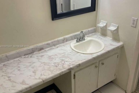 Снять в аренду кондоминиум в Маргит, Флорида 1 спальня, 66.89м2, № 2041697 - фото 3