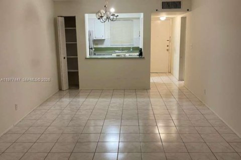 Кондоминиум с 1 спальней в Маргит, Флорида № 2041697