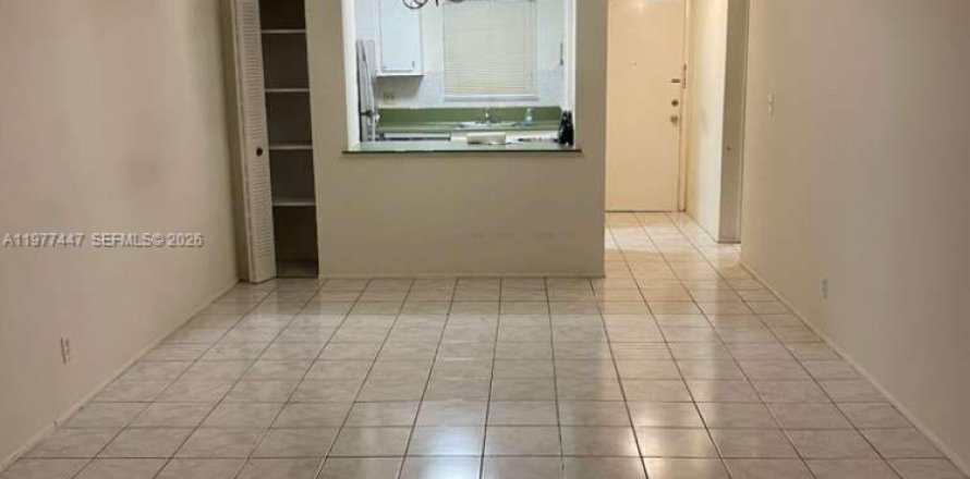 Кондоминиум с 1 спальней в Маргит, Флорида № 2041697