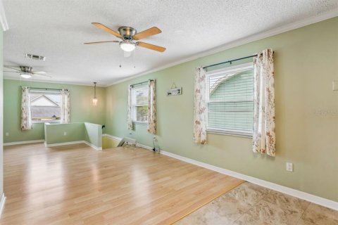 Townhouse in New Port Richey, Florida 2 bedrooms, 166.85 sq.m. № 2114105 - photo 22