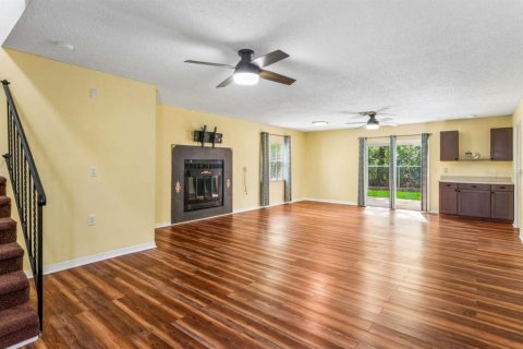 Townhouse in New Port Richey, Florida 2 bedrooms, 166.85 sq.m. № 2114105 - photo 7