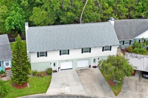 Townhouse in New Port Richey, Florida 2 bedrooms, 166.85 sq.m. № 2114105 - photo 2