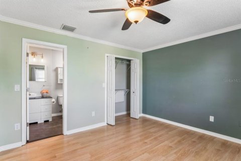 Townhouse in New Port Richey, Florida 2 bedrooms, 166.85 sq.m. № 2114105 - photo 27