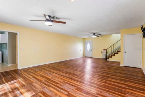 Townhouse in New Port Richey, Florida 2 bedrooms, 166.85 sq.m. № 2114105 - photo 10