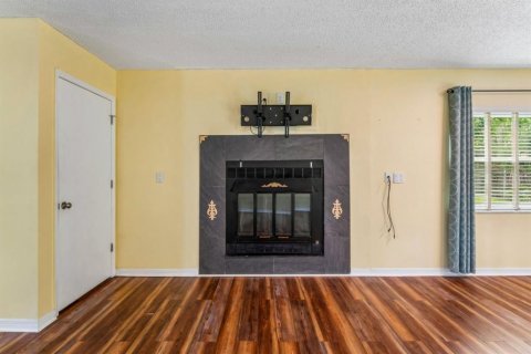 Townhouse in New Port Richey, Florida 2 bedrooms, 166.85 sq.m. № 2114105 - photo 9