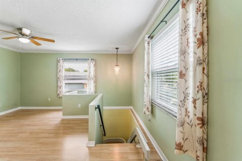 Townhouse in New Port Richey, Florida 2 bedrooms, 166.85 sq.m. № 2114105 - photo 15