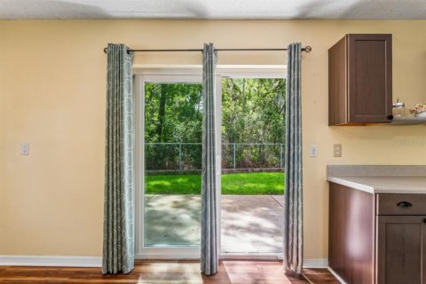 Townhouse in New Port Richey, Florida 2 bedrooms, 166.85 sq.m. № 2114105 - photo 12