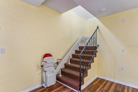 Townhouse in New Port Richey, Florida 2 bedrooms, 166.85 sq.m. № 2114105 - photo 14