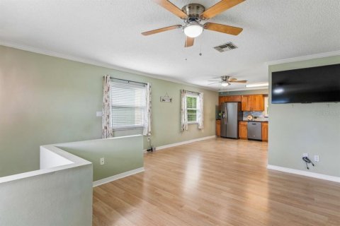 Townhouse in New Port Richey, Florida 2 bedrooms, 166.85 sq.m. № 2114105 - photo 17