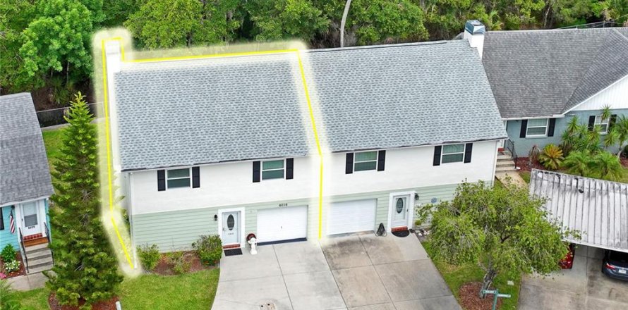 Townhouse in New Port Richey, Florida 2 bedrooms, 166.85 sq.m. № 2114105