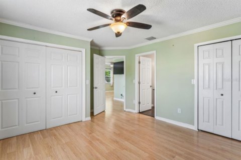 Townhouse in New Port Richey, Florida 2 bedrooms, 166.85 sq.m. № 2114105 - photo 25