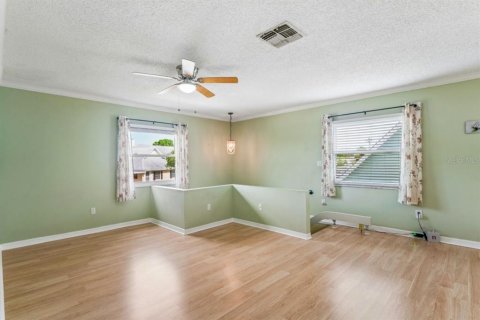 Townhouse in New Port Richey, Florida 2 bedrooms, 166.85 sq.m. № 2114105 - photo 18