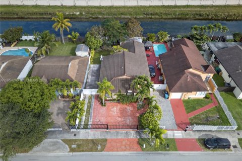 Villa ou maison à vendre à Miami, Floride: 3 chambres, 165.74 m2 № 2011638 - photo 2