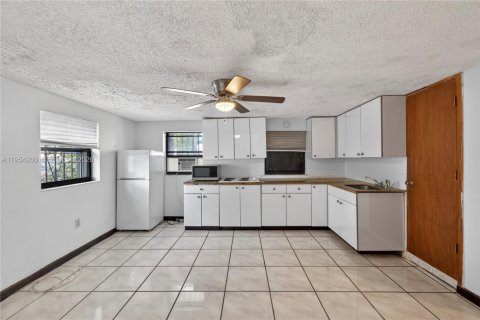 Villa ou maison à vendre à Miami, Floride: 3 chambres, 165.74 m2 № 2011638 - photo 11