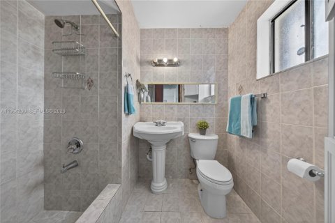 Villa ou maison à vendre à Miami, Floride: 3 chambres, 165.74 m2 № 2011638 - photo 20
