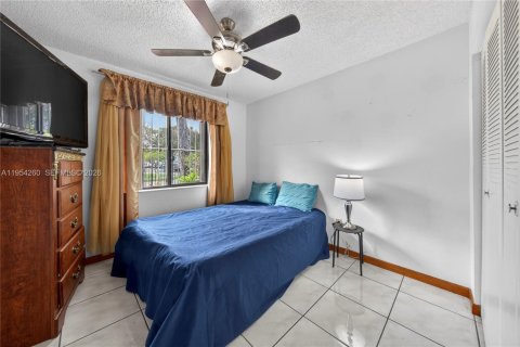 Villa ou maison à vendre à Miami, Floride: 3 chambres, 165.74 m2 № 2011638 - photo 22