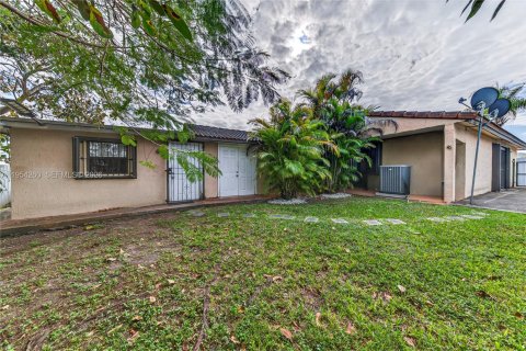 Villa ou maison à vendre à Miami, Floride: 3 chambres, 165.74 m2 № 2011638 - photo 10