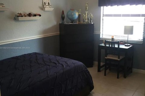 House in Sunrise, Florida 3 bedrooms, 124.49 sq.m. № 1798772 - photo 12