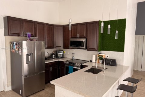 House in Sunrise, Florida 3 bedrooms, 124.49 sq.m. № 1798772 - photo 6