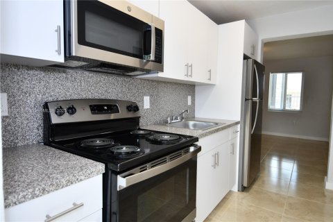 Appartement à louer à Miami, Floride: 2 chambres, 74.32 m2 № 1932497 - photo 5