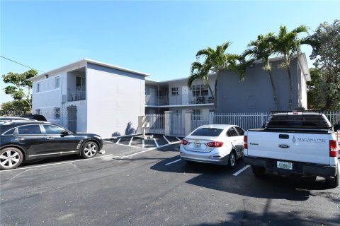 Appartement à louer à Miami, Floride: 2 chambres, 74.32 m2 № 1932497 - photo 1