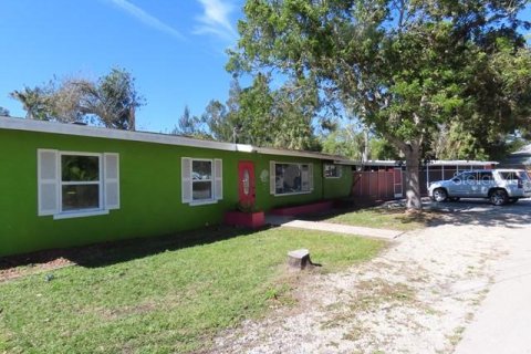 Commercial property in Punta Gorda, Florida 227.8 sq.m. № 1870816 - photo 1