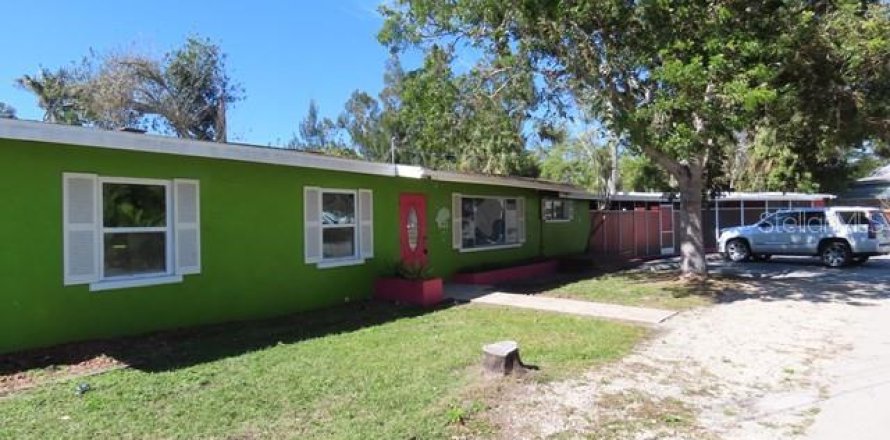 Commercial property in Punta Gorda, Florida 227.8 sq.m. № 1870816