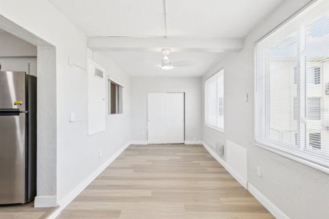 Condo in Clearwater, Florida, 2 bedrooms  № 1876335 - photo 17