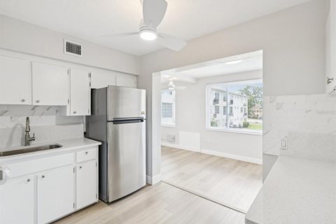 Condo in Clearwater, Florida, 2 bedrooms  № 1876335 - photo 16