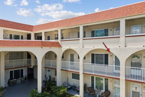 Condo in Clearwater, Florida, 2 bedrooms  № 1876335 - photo 1