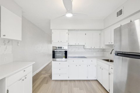 Condo in Clearwater, Florida, 2 bedrooms  № 1876335 - photo 12