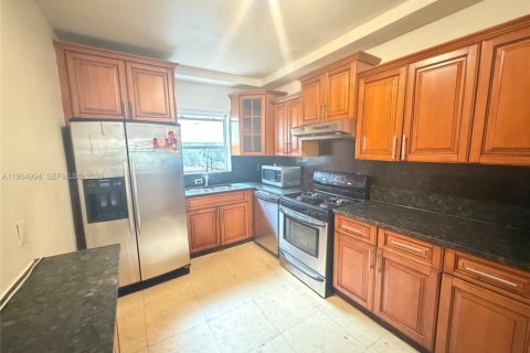 Casa en venta en North Miami, Florida, 3 dormitorios, 192.68 m2 № 2026994 - foto 4