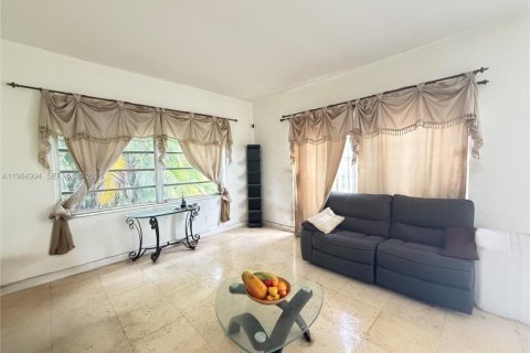Casa en venta en North Miami, Florida, 3 dormitorios, 192.68 m2 № 2026994 - foto 7