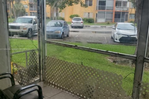 Copropriété à louer à Deerfield Beach, Floride: 2 chambres, 119.84 m2 № 1941945 - photo 1