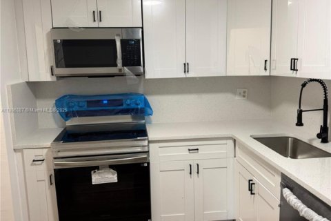 Copropriété à louer à Deerfield Beach, Floride: 2 chambres, 119.84 m2 № 1941945 - photo 3