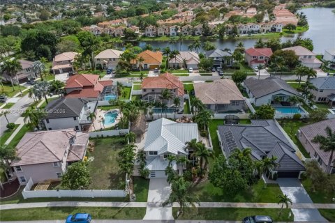 Casa en venta en Pembroke Pines, Florida, 3 dormitorios, 201.78 m2 № 2066632 - foto 2