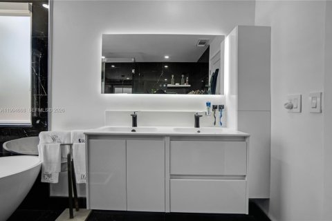 Casa en venta en Pembroke Pines, Florida, 3 dormitorios, 201.78 m2 № 2066632 - foto 15