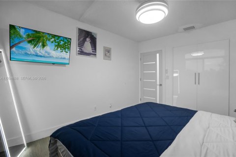 Casa en venta en Pembroke Pines, Florida, 3 dormitorios, 201.78 m2 № 2066632 - foto 17