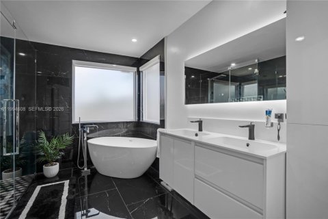 Casa en venta en Pembroke Pines, Florida, 3 dormitorios, 201.78 m2 № 2066632 - foto 13