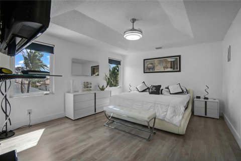 Casa en venta en Pembroke Pines, Florida, 3 dormitorios, 201.78 m2 № 2066632 - foto 11