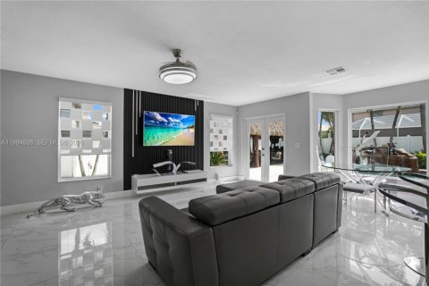 Casa en venta en Pembroke Pines, Florida, 3 dormitorios, 201.78 m2 № 2066632 - foto 24