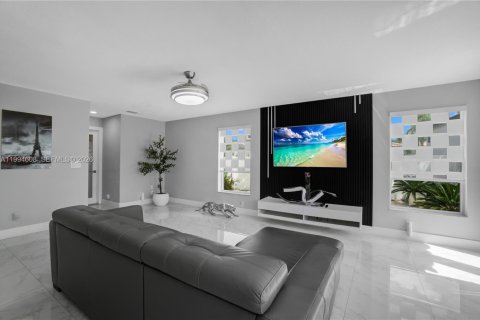 Casa en venta en Pembroke Pines, Florida, 3 dormitorios, 201.78 m2 № 2066632 - foto 23